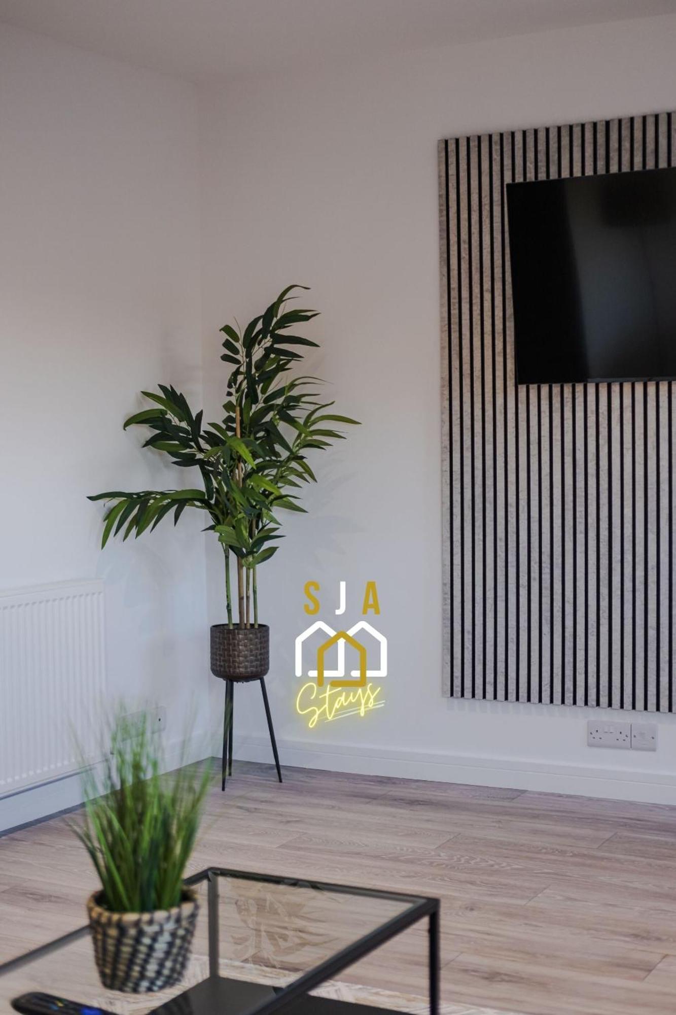 Holburn - Sja - Modern 3 Bed Apartment *